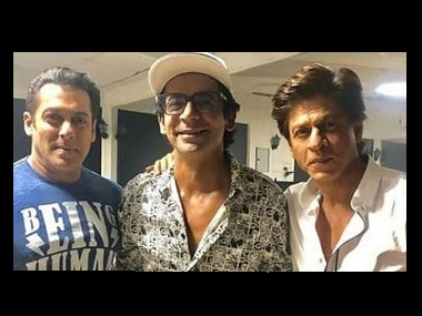 Watch: Shah Rukh and Salman Khan recreate iconic scene from Karan Arjun on Dus Ka Dum Watch: Shah Rukh and Salman Khan recreate iconic scene from Karan Arjun on Dus Ka Dum