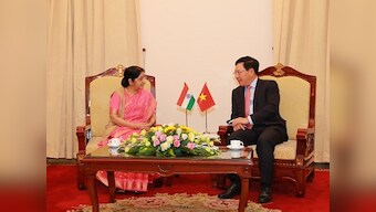 Sushma Swaraj holds talks with Vietnamese counterpart Pham Binh Minh, discusses ways to boost trade, defence cooperation