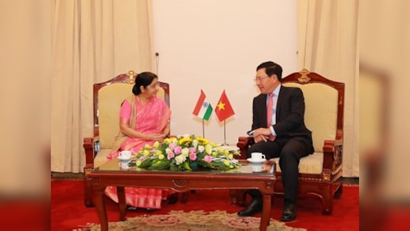 Sushma Swaraj holds talks with Vietnamese counterpart Pham Binh Minh, discusses ways to boost trade, defence cooperation