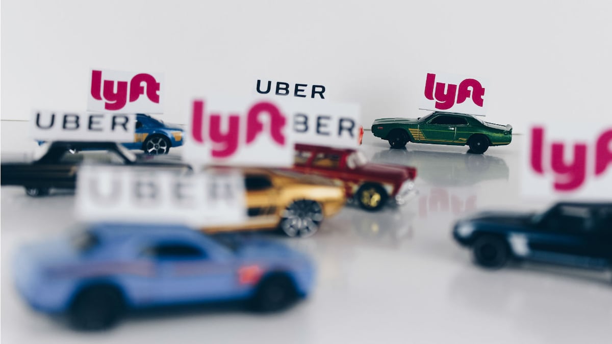 New York votes to limit Uber and Lyft cars and set a minimum wage for drivers