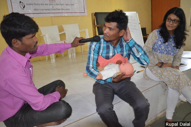 Kailash Burange (centre) during a workshop in Palghar, rural Maharashtra, in 2016. To the right is Rupal Dalal, a US-trained pediatrician, who spends a large chunk of her time in rural and tribal areas, training healthcare workers about nutrition and breastfeeding practices.