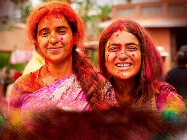 Pataakha movie review: Vishal Bhardwaj proves he's a master storyteller with this mischievously quirky film