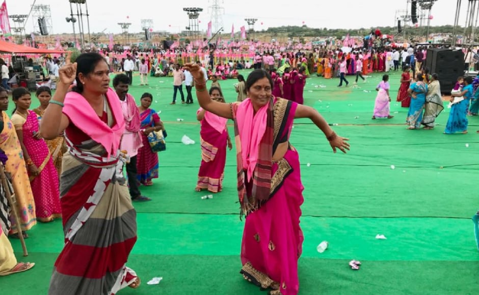 Carrying pink flags and wearing pink scarves, the party workers reached the venue in a show of strength. TRS claims that 25 lakh people will turn up for the meeting, which, according to them, will be the biggest mobilisation of people by any political party in the country. Dinesh Akula/101Reporters