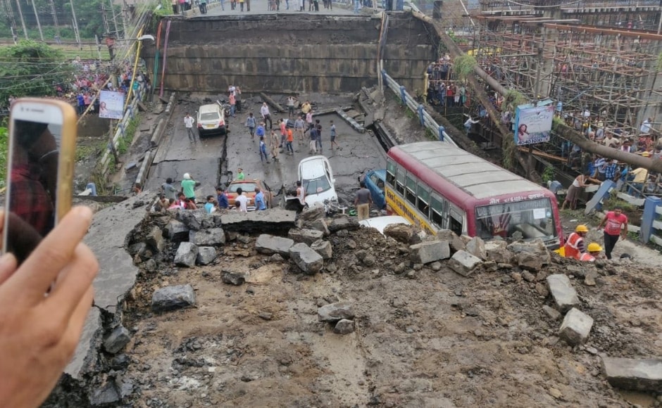 According to an Eastern Railway spokesperson, circular railway services and local train services in Budge Budge-Sealdah line were affected. The bridge collapse hit traffic movement to and from vast areas in south-west Kolkata and adjacent South 24 Parganas district. Image courtesy: Sayantanee Choudhary/101Reporters According to an Eastern Railway spokesperson, circular railway services and local train services in Budge Budge-Sealdah line were affected. The bridge collapse hit traffic movement to and from vast areas in south-west Kolkata and adjacent South 24 Parganas district. Image courtesy: Sayantanee Choudhary/101Reporters
