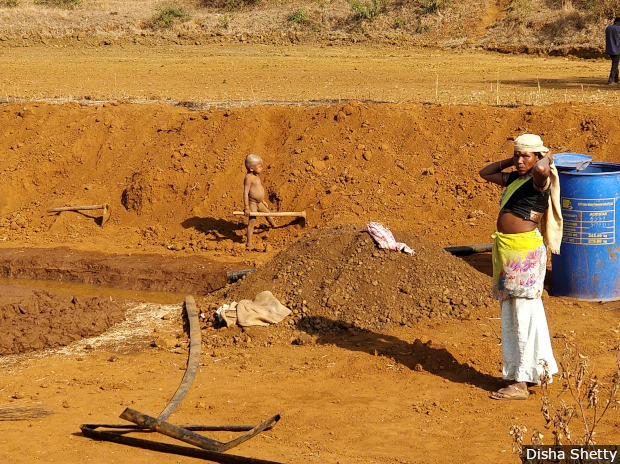 As parents work in the fields of Palghar in rural Maharashtra, young children must stay in the sun during intense summers, which cause dehydration and worsens malnutrition.