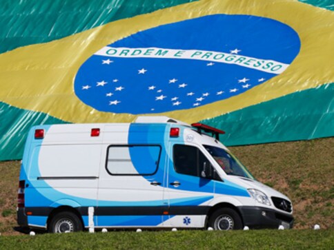 Flamengo, Vasco da Gama players help restart stalled ambulance transporting injured footballer to hospital Flamengo, Vasco da Gama players help restart stalled ambulance transporting injured footballer to hospital
