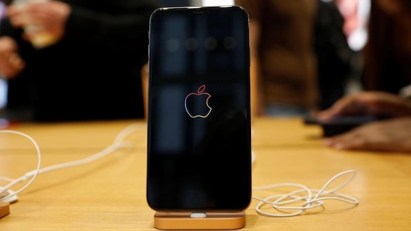Apple, Salesforce enter into a partnership to bring Siri to more business apps