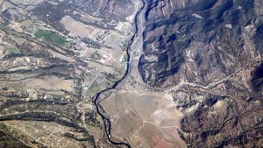 Climate researchers use pebbles to draw parallels between warming and floods