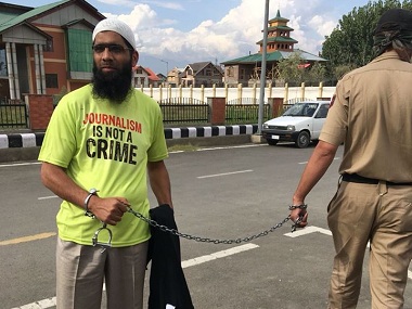 Jailed reporter Asif Sultan gets support from Kashmir's journalist community; father questions conduct of forces Jailed reporter Asif Sultan gets support from Kashmir's journalist community; father questions conduct of forces