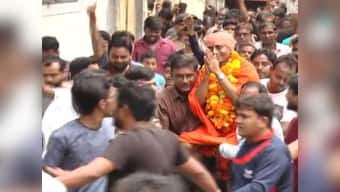 Ajmer blast convict Bhavesh Patel arrives in Gujarat after receiving bail, gets hero's welcome in presence of VHP, RSS, BJP members