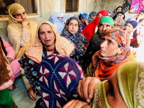 'We swear by the gun, we'll let him go': Relatives of slain policemen in Shopian recall militants' false assurances 'We swear by the gun, we'll let him go': Relatives of slain policemen in Shopian recall militants' false assurances