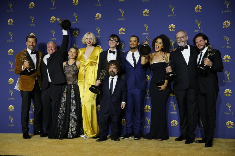 70th Primetime Emmy Awards - Photo Room - Los Angeles, California, U.S., 17/09/2018 - The cast poses backstage with the Outstanding Drama Series award for "Game of Thrones." REUTERS/Mike Blake - HP1EE9I09IJVM