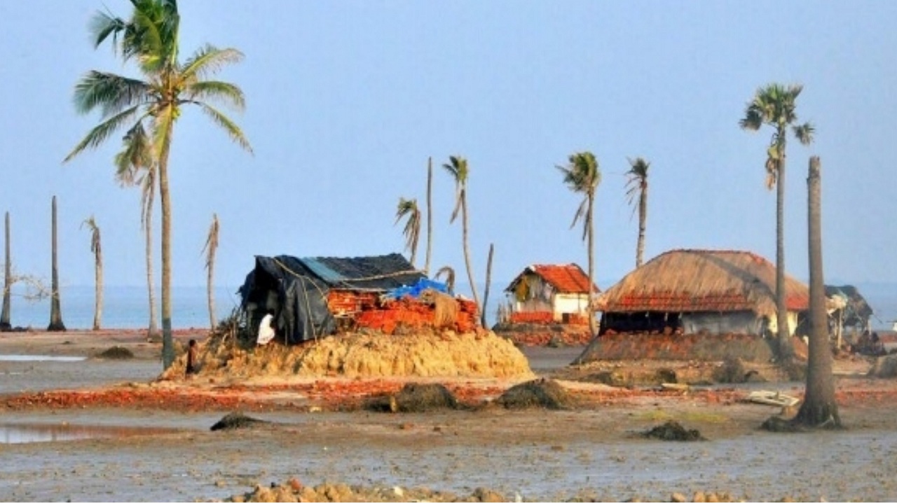 Explained: Why Bengal govt is whisking away thousands from their homes on two Sundarbans islands Explained: Why Bengal govt is whisking away thousands from their homes on two Sundarbans islands