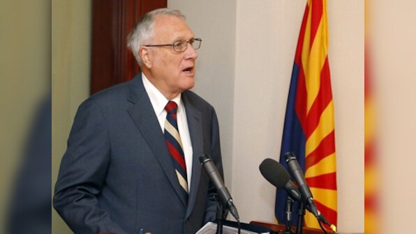 Ex-Republican Senator Jon Kyl to replace McCain, bolstering conservatives; earns praise of fellow democrats