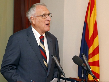 Ex-Republican Senator Jon Kyl to replace McCain, bolstering conservatives; earns praise of fellow democrats Ex-Republican Senator Jon Kyl to replace McCain, bolstering conservatives; earns praise of fellow democrats