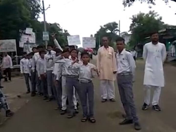 In aid of Kerala flood victims, school children in Mahoba district start their own relief funds drive