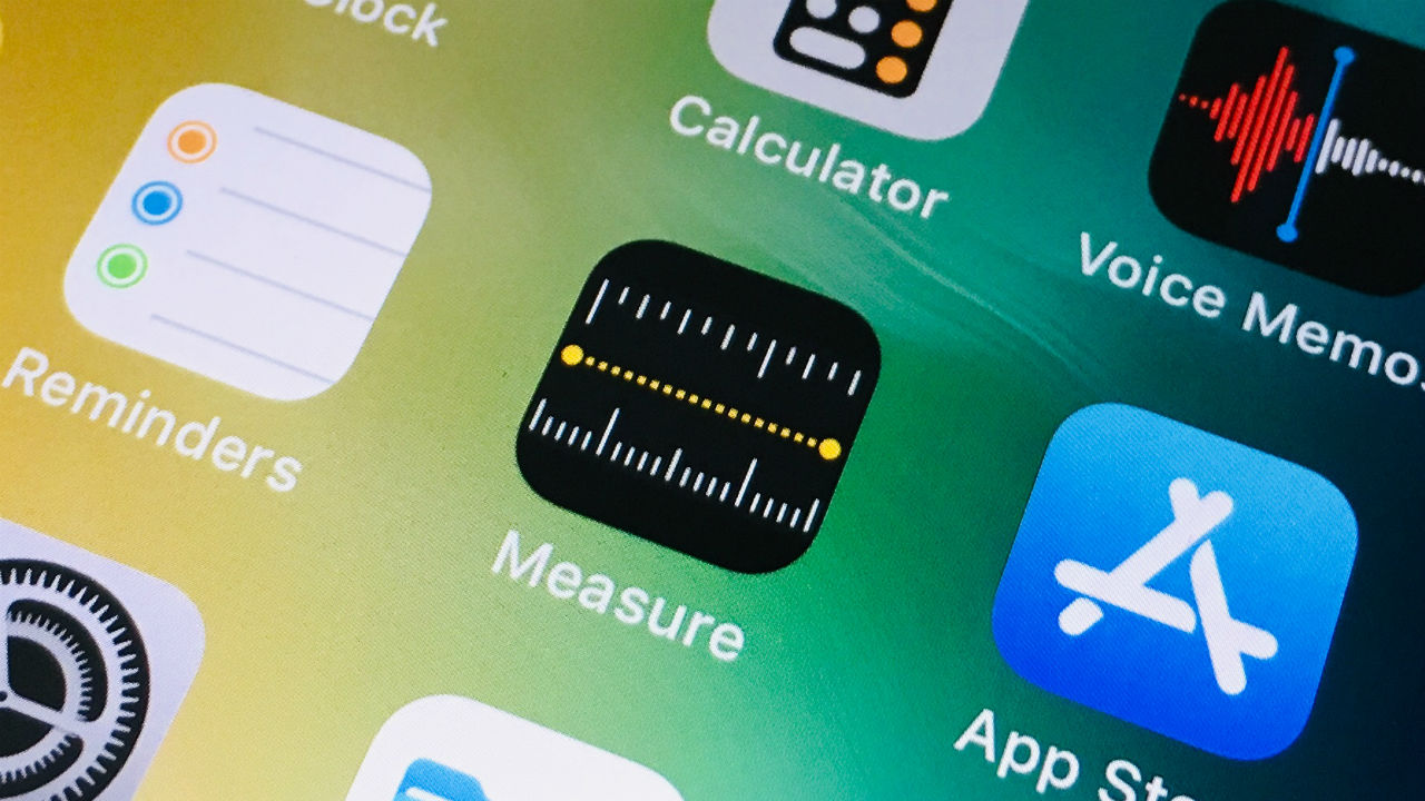 Apple iOS 12 update's Measure app uses AR to turn your phone into a ruler Apple iOS 12 update's Measure app uses AR to turn your phone into a ruler