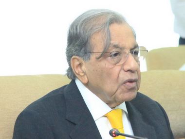 Finance Commission holds meeting with Maharashtra's leaders; state seeks Rs 50,000 crore for Mumbai's development Finance Commission holds meeting with Maharashtra's leaders; state seeks Rs 50,000 crore for Mumbai's development