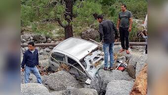 At least 11 people dead due to landslides, flash floods caused by heavy rainfall in North India; 'red alert' issued in Punjab