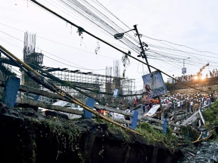 Daily bulletin: Mamata to visit Kolkata bridge collapse in Majerhat, Farmers rally in Delhi, Mike Pompeo in Pakistan; day's top stories