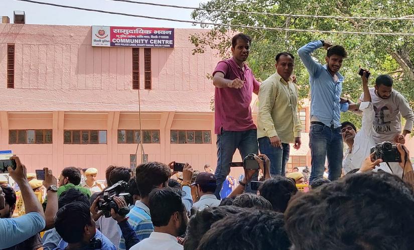 NSUI members created a ruckus around the community center where counting was underway. They alleged that ABVP was responsible for EVM 'tampering'. Pallavi Rebbapragada