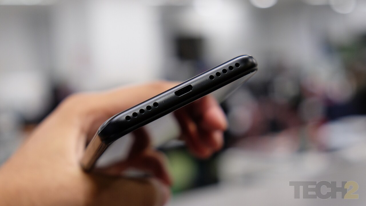 The micro USB port on the bottom of the phone. Image: tech2/Shomik Sen Bhattacharjee