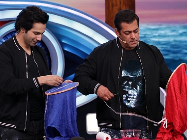 Bigg Boss 12, 23 September, Day 7 written updates: Salman Khan takes Sui Dhaaga challenge; no eviction this week Bigg Boss 12, 23 September, Day 7 written updates: Salman Khan takes Sui Dhaaga challenge; no eviction this week