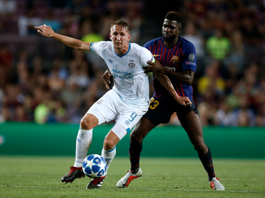 La Liga: Ernesto Valverde downplays Samuel Umtiti's knee injury, says Barcelona defender could return against Valencia La Liga: Ernesto Valverde downplays Samuel Umtiti's knee injury, says Barcelona defender could return against Valencia