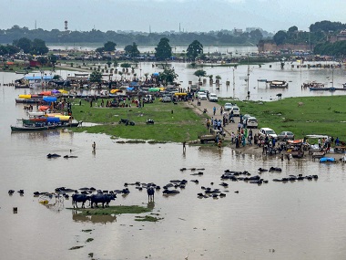 Heavy rains lash parts of Uttar Pradesh, lead to waterlogging and traffic snarls; evacuation ordered in low-lying areas Heavy rains lash parts of Uttar Pradesh, lead to waterlogging and traffic snarls; evacuation ordered in low-lying areas