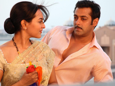 Salman Khan and Sonakshi Sinha announce Dabangg 3 on eighth anniversary of the first film Salman Khan and Sonakshi Sinha announce Dabangg 3 on eighth anniversary of the first film