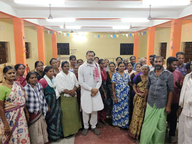 Yogendra Yadav released after brief arrest in Tamil Nadu for trying to meet farmers opposing Salem-Chennai Expressway project Yogendra Yadav released after brief arrest in Tamil Nadu for trying to meet farmers opposing Salem-Chennai Expressway project