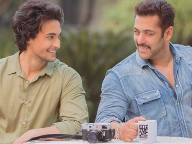 Loveratri: Aayush Sharma reveals Salman Khan conceptualised Yo Yo Honey Singh's dance number Rangtaari Loveratri: Aayush Sharma reveals Salman Khan conceptualised Yo Yo Honey Singh's dance number Rangtaari