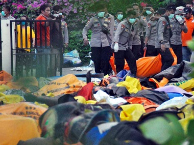 Indonesia earthquake: Authorities announce mass burial to avoid spread of disease, toll could reach thousands Indonesia earthquake: Authorities announce mass burial to avoid spread of disease, toll could reach thousands