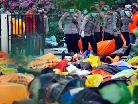 Indonesia earthquake: Authorities announce mass burial to avoid spread of disease, toll could reach thousands Indonesia earthquake: Authorities announce mass burial to avoid spread of disease, toll could reach thousands