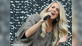 American singer-songwriter Carrie Underwood to receive star on Hollywood Walk of Fame