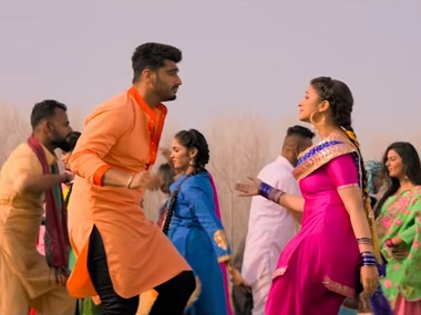 Namaste England song Dhoom Dhadakka: Arjun Kapoor, Parineeti Chopra break into Bhangra in Punjab's lush fields Namaste England song Dhoom Dhadakka: Arjun Kapoor, Parineeti Chopra break into Bhangra in Punjab's lush fields