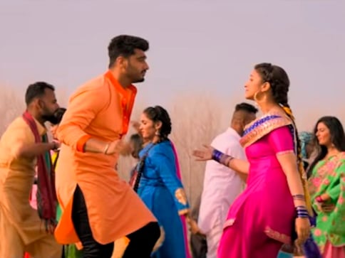 Namaste England song Dhoom Dhadakka: Arjun Kapoor, Parineeti Chopra break into Bhangra in Punjab's lush fields Namaste England song Dhoom Dhadakka: Arjun Kapoor, Parineeti Chopra break into Bhangra in Punjab's lush fields