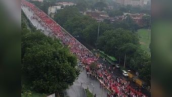 Determined to be heard, farmers and workers turn Delhi into sea of red, march from Ramlila Maidan to Parliament Street