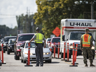 Hurricane Florence batters Carolina coast with 105 mph winds; begins days of rain and wind on coast Hurricane Florence batters Carolina coast with 105 mph winds; begins days of rain and wind on coast