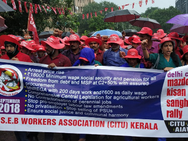 Kisan-Mazdoor Rally in Delhi LIVE updates: Red flags cover road in capital as thousands march to Parliament Street