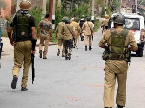 Three Jammu and Kashmir SPOs and constable abducted in Shopian; police suspect Hizbul Mujahideen Three Jammu and Kashmir SPOs and constable abducted in Shopian; police suspect Hizbul Mujahideen