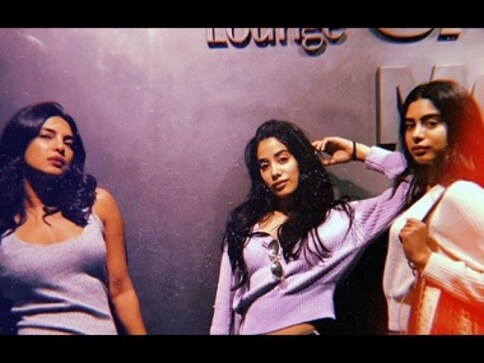 Priyanka Chopra hangs out with Janhvi, Khushi Kapoor; Ranveer Singh meets PV Sindhu: Social Media Stalkers' Guide Priyanka Chopra hangs out with Janhvi, Khushi Kapoor; Ranveer Singh meets PV Sindhu: Social Media Stalkers' Guide