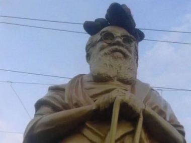 Periyar's statue vandalised in Tamil Nadu's Tiruppur on his 139th birth anniversary; footwear found on its head Periyar's statue vandalised in Tamil Nadu's Tiruppur on his 139th birth anniversary; footwear found on its head