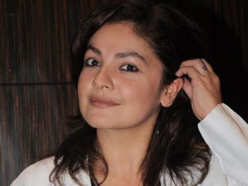 Pooja Bhatt on releasing Cabaret online, working with Alia in Sadak 2, and making a documentary on father Mahesh Pooja Bhatt on releasing Cabaret online, working with Alia in Sadak 2, and making a documentary on father Mahesh