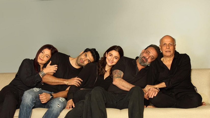 Pooja Bhatt, Aditya Roy Kapur, Alia Bhatt, Sanjay Dutt and Mahesh Bhatt. Image via Twitter/@TaranAdarsh
