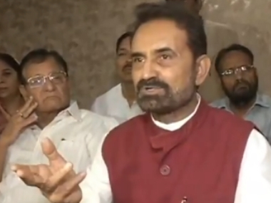 Gujarat migrants' exodus: Congress says Centre must sack Vijay Rupani, impose President's Rule Gujarat migrants' exodus: Congress says Centre must sack Vijay Rupani, impose President's Rule