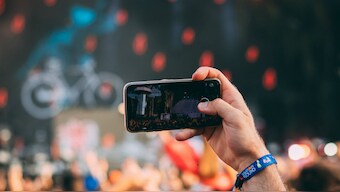 Snapchat will let 20 media houses take user Stories to make news Stories