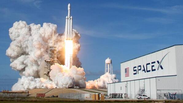 US allows expansion of SpaceX, TeleSat Canada into satellite-based internet services