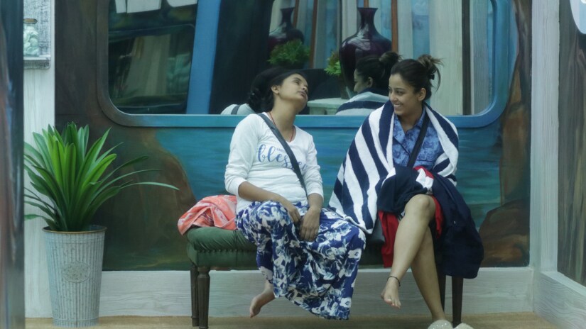 Srishty Rode and Urvashi bonding