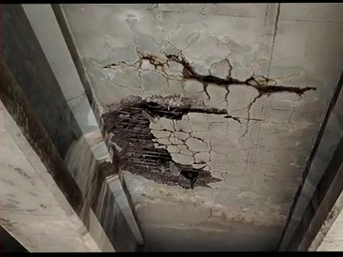 Thane's Rajiv Gandhi flyover closed for traffic after cracks develop in structure; official says rods 'dangling precariously' Thane's Rajiv Gandhi flyover closed for traffic after cracks develop in structure; official says rods 'dangling precariously'